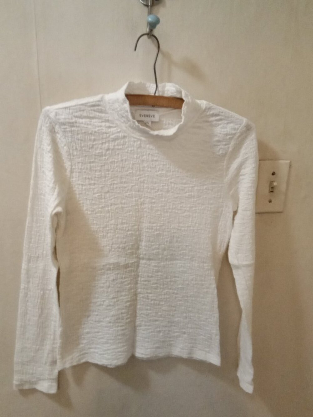 Evereve Sz XS white textured material Mock neck long sleeve top - Picture 2 of 5